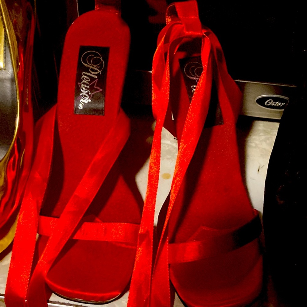 Red with silver heels red ribbon tie